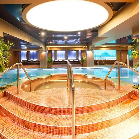 Royal Studio Apartment With A Perfect View - Yamaluxe Bucarest Esterno foto
